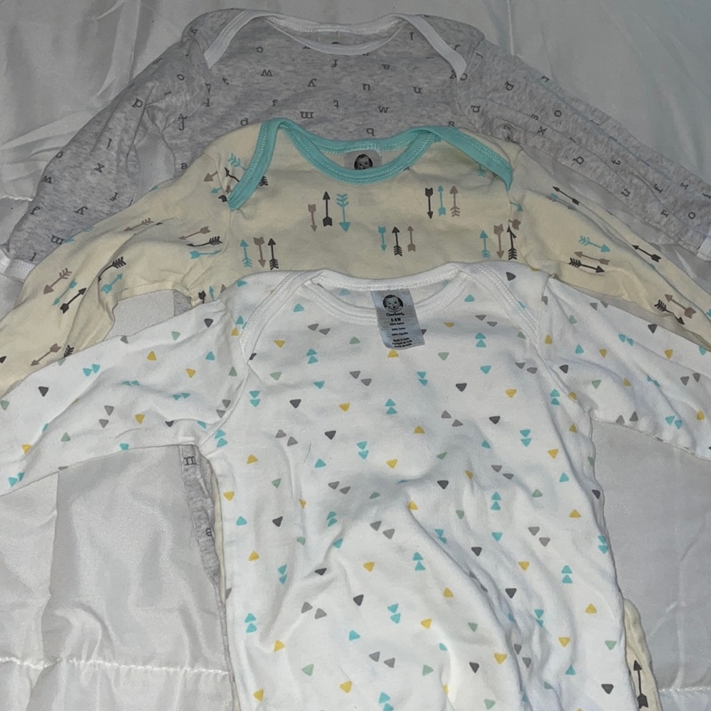 NEW Gerber baby sleepers 0-6 months